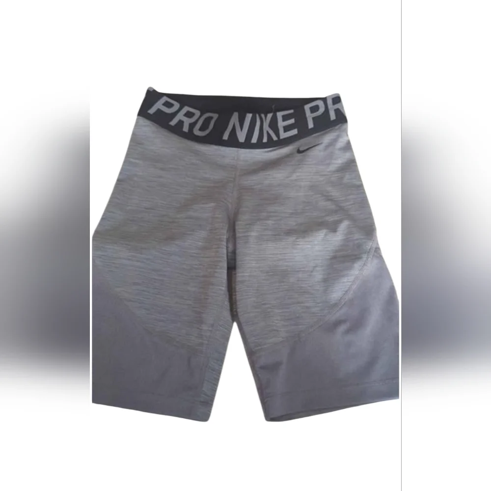 Nike pro 8